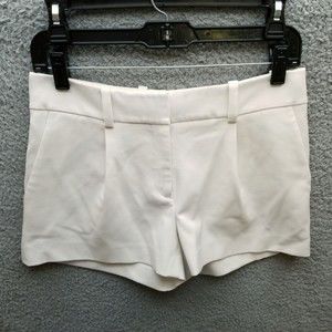 Diane Von Fustenberg Women's 2 White Pleated Shorts 29.25" 2.75" 9"
